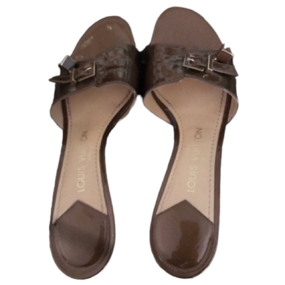 Louis Vuitton size 9.5 brown patent leather kitten heel slide LV gold dice